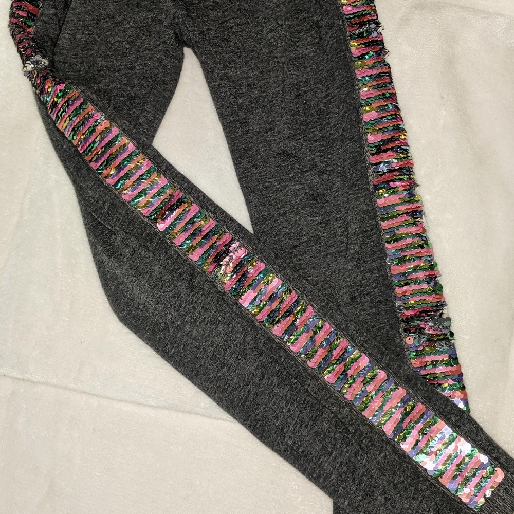 7 pairs girls pants/jeans size 6 and 7!! 🍓